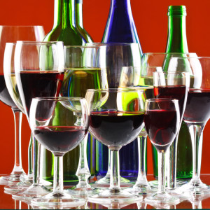 VINO? SÌ, MA IN BOTTIGLIA DI VETRO E TAPPO DI SUGHERO VINO? SÌ, MA IN BOTTIGLIA DI VETRO E TAPPO DI SUGHERO