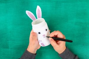 Coniglietti di Pasqua con barattoli di vetro Coniglietti di Pasqua con barattoli di vetro
